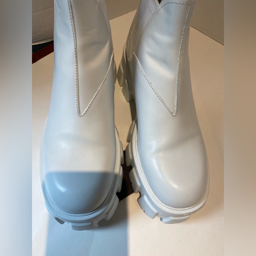 Prada Monolith 55 Leather Lug-Sole Chelsea Boots. Size 38.5 - Picture 11 of 16
